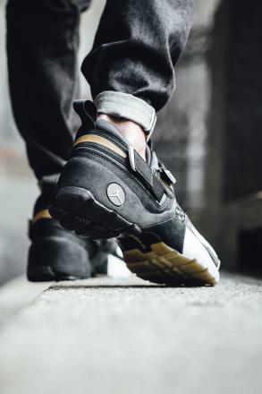 国内2月11日発売予定】 ナイキ ジョーダン トランナー LX BHM ブラック