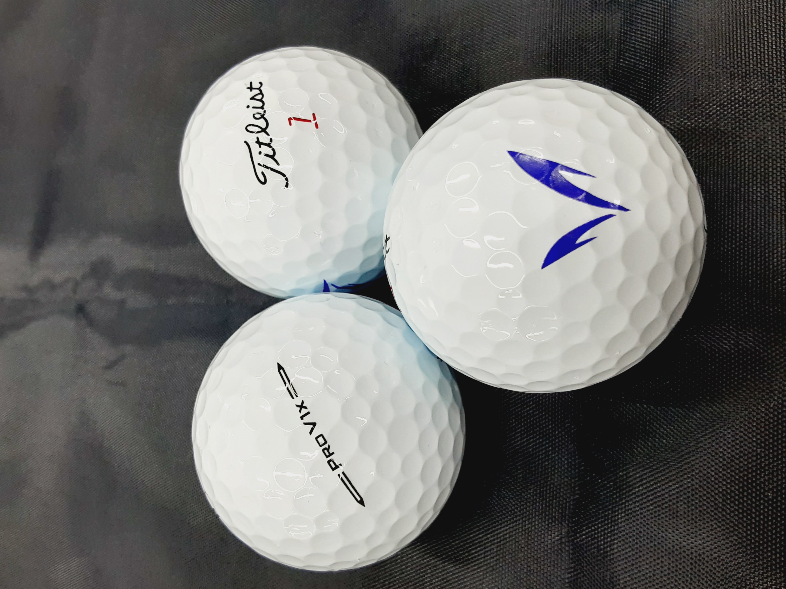 ◇明大ゴルフボール タイトリストPROV1X 2025モデル（3球入） 明大