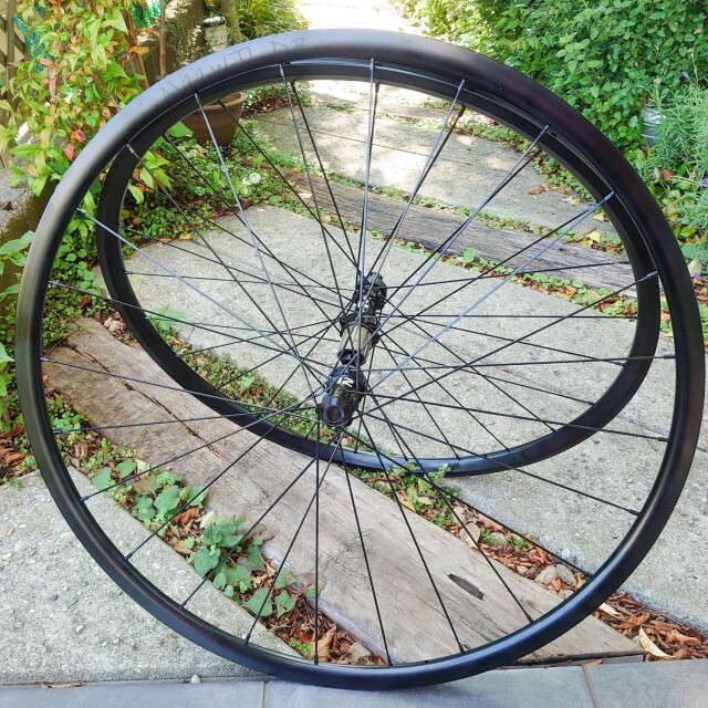 前後1,465g】 TNI AL22W リム クリンチャー/チューブレスレディ