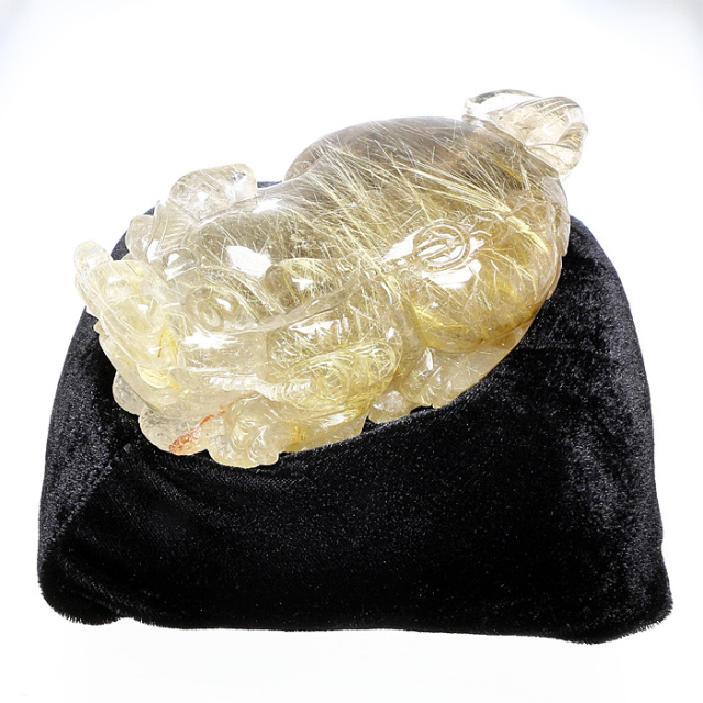 水晶彫刻 貔貅（ヒキュウ） （ルチルクォーツ） クッション付 No.11