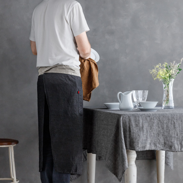 麻100％のお洒落なリネン・ソムリエエプロンです。プレゼントにも
