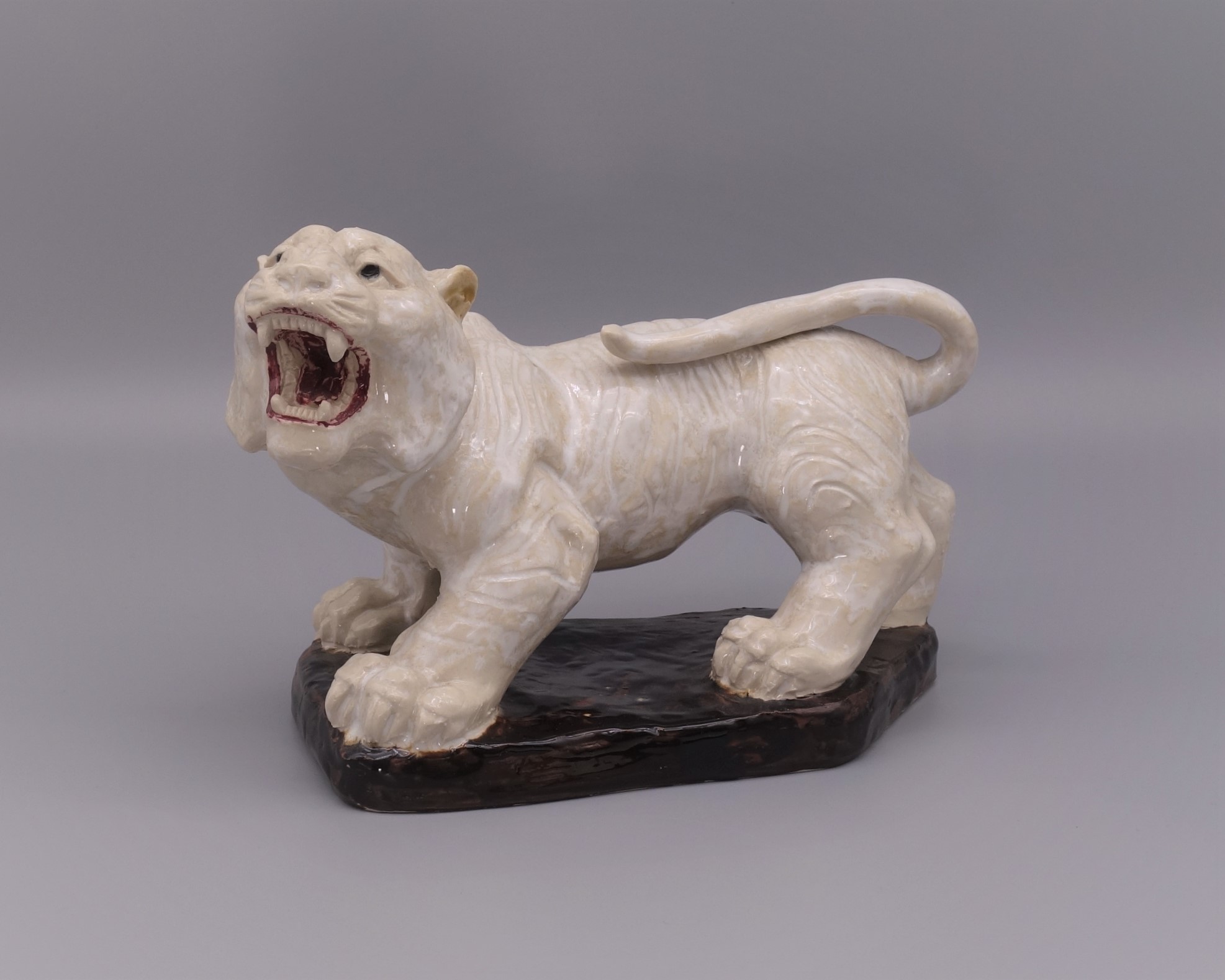 九谷焼 陶彫置物 虎 [ 乾甌窯初代 宮本知忠 ]