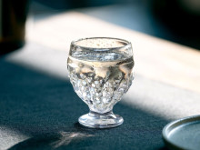 一輪挿しの「ざらめ雪」 - 青森経済新聞