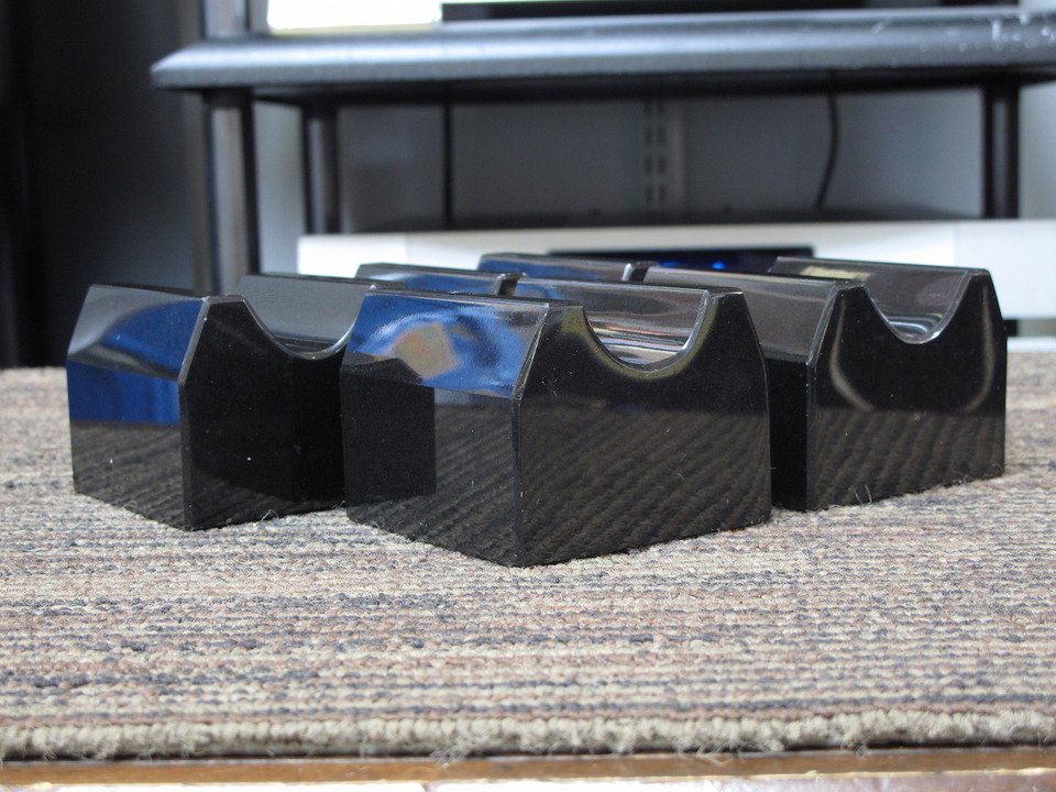 インド黒御影石ケーブルインシュレーター 石匠運慶 - 中古オーディオ