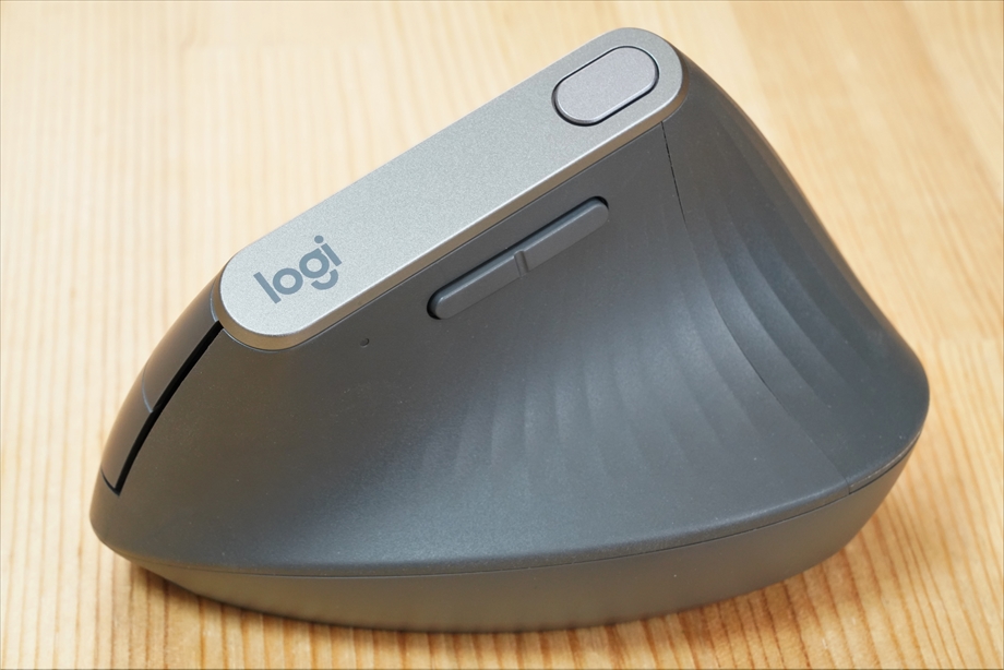 PC-Webzine - 絶妙な角度で握れるから手首の負担を低減できるマウス