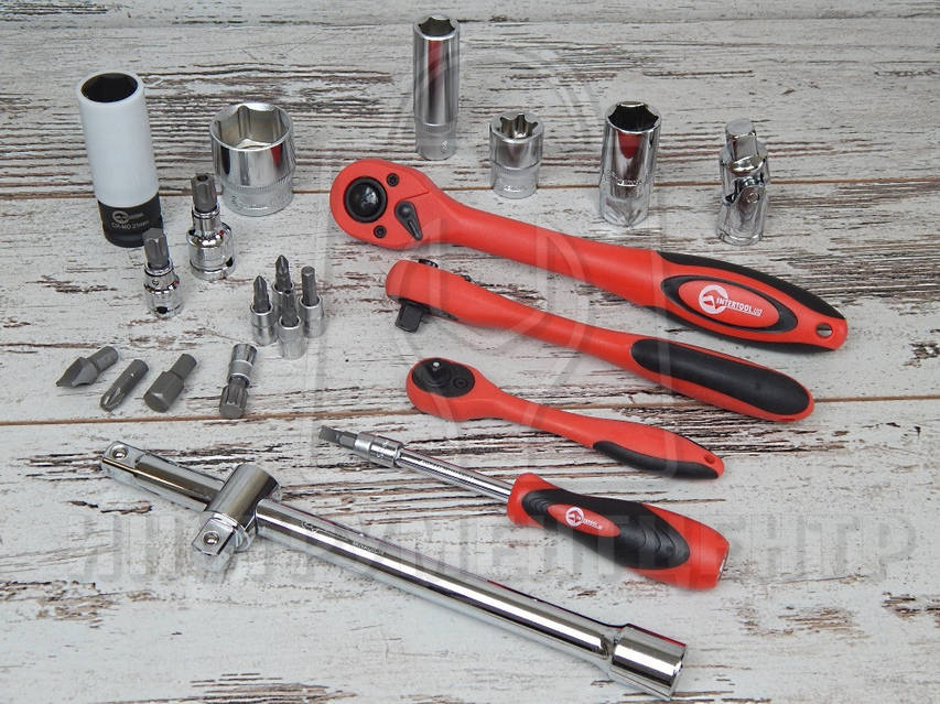 Набор инструмента Intertool ET-7176 (176 предметов) здесь дешевле.