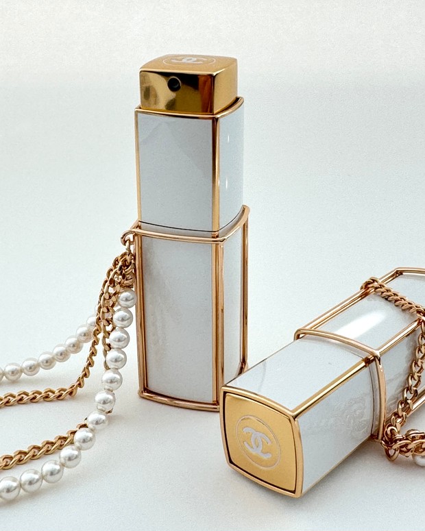 シャネル「ココ マドモアゼル オードゥ パルファム」に、アクセサリー