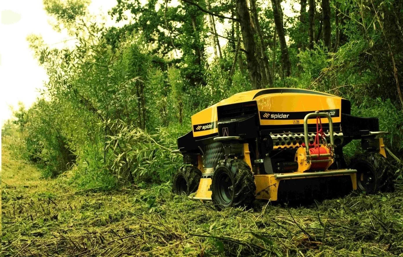 遠隔操作式草刈り機 - ILD02 EFI - Spider Mowers - ロータリー / 4枚