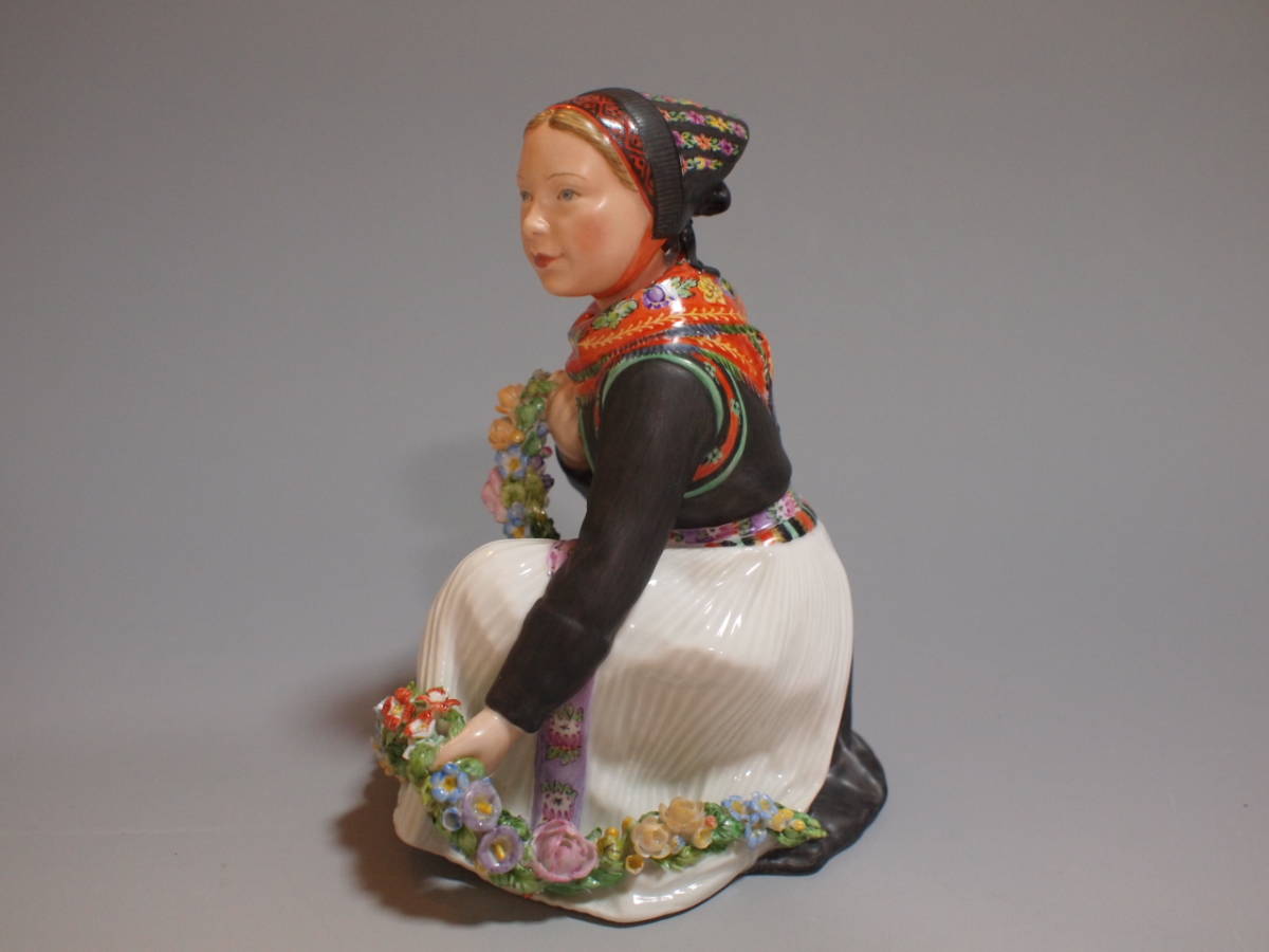 ロイヤルコペンハーゲン民族衣装シリーズ女の子②