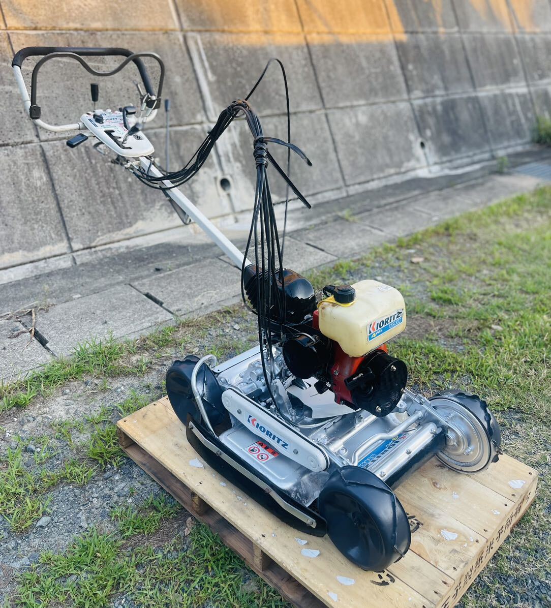 Kioritz AZ852F 全輪駆動 草刈り機 Kioritz AZ852F 全輪駆動 草刈り機