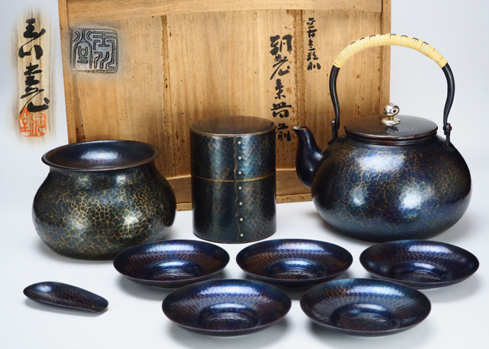 玉川堂 槌起銅器 網目模様 花瓶 桐箱付き 玉川堂 槌起銅器 網目模様