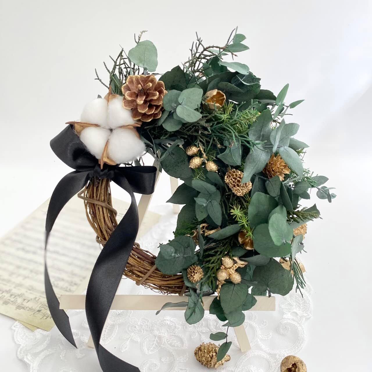 針葉樹林のクリスマスリース クリスマス リース 松ぼっくり ドライ