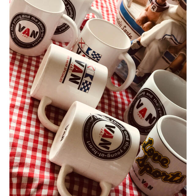 VAN Jacket - 訳あり特価！VANマグカップ2個セット、ディスプレイ品の