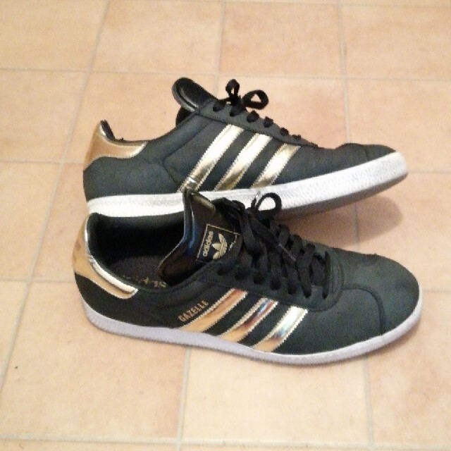 adidas - adidas スニーカー ブラック ゴールドライン 金 27cmの通販