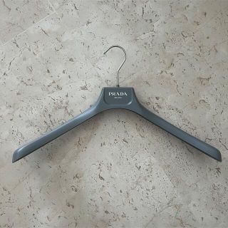 PRADA（押し入れ収納/ハンガー）のフリマアイテム一覧