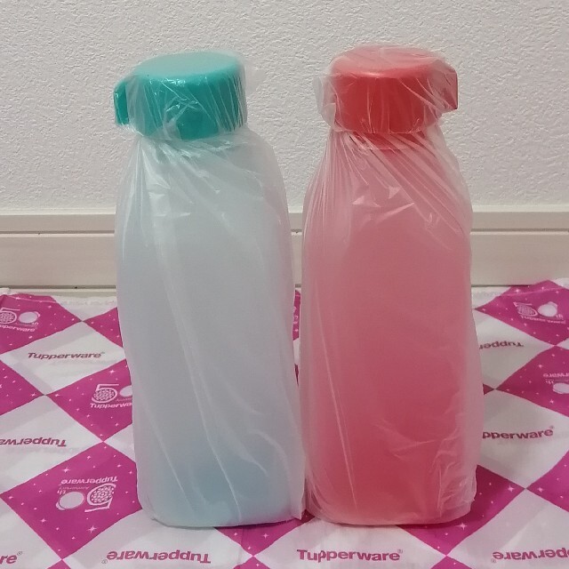 タッパーウェア スクエアエコボトル 1L（2本）の通販 by ちびのママ