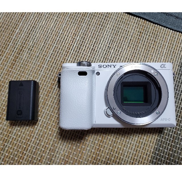 SONY - SONY α6000 ILCE-6000 ホワイト 動作確認済み！の通販 by コマ