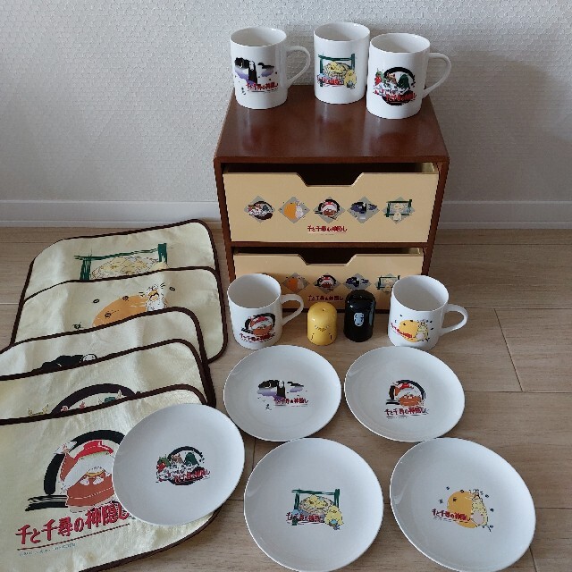 ジブリ - 千と千尋の神隠し ネスレ 笑顔で食べまセット 非売品 中古品