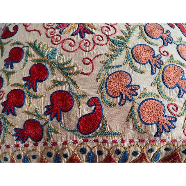 ウズベキスタン製 シルク スザニ刺繍 クッションカバー 51×49 SZN710の