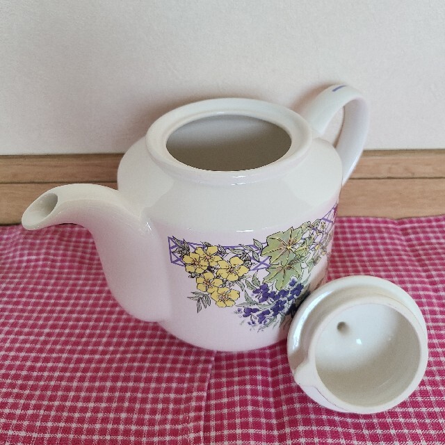 新品箱入 Ringtons フローラルトレリス 2名用ティーセット フル