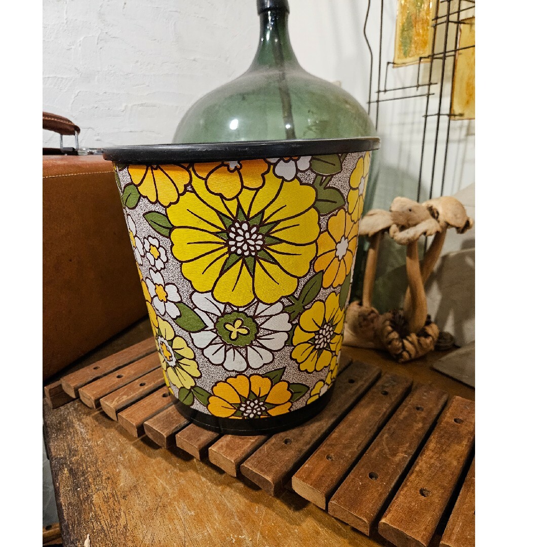 ゴミ箱 花柄 サイケデリック レトロ 昭和レトロ レトロポップの通販 by