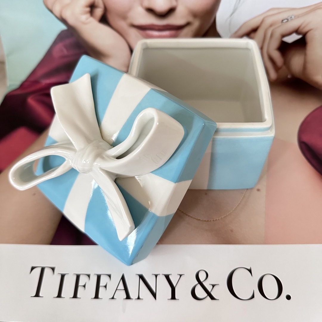 Tiffany & Co. - 大きいサイズTiffany&Co.陶器ブルーボックス小物入れ