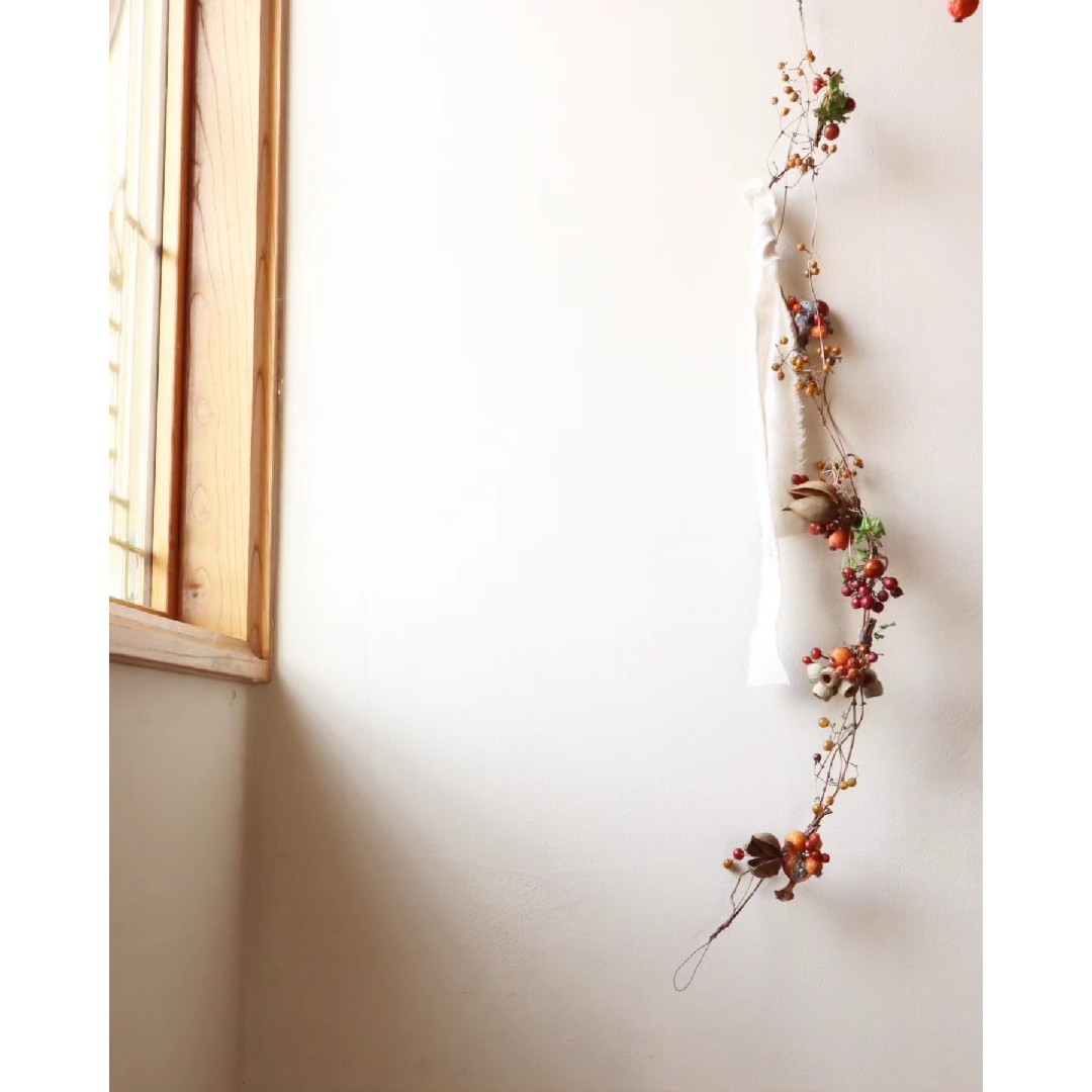 秋支度ꎺ⠜こっくりあたたかみのあるドライフラワーガーランド 木の実