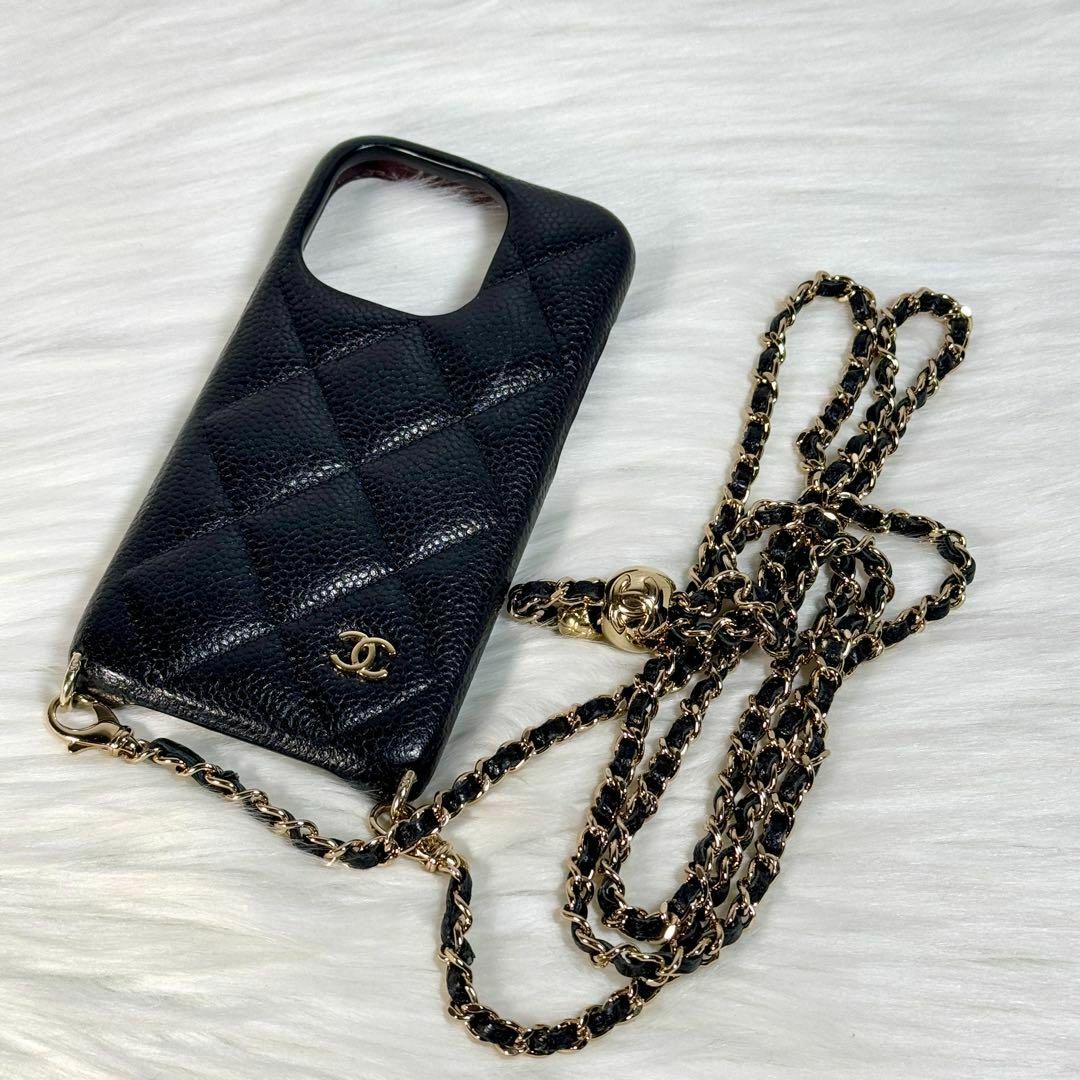 CHANEL - 美品 CHANEL iPhone 15 pro ケース キャビアスキン チェーン