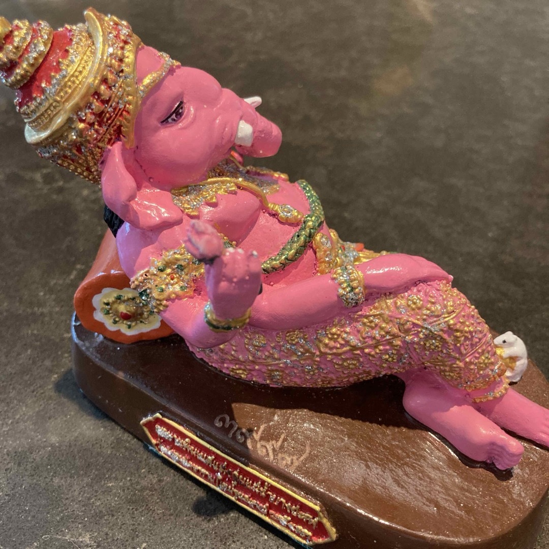 新品未使用】ピンクのガネーシャ タイ 置物 ＆スティッカーの通販 by