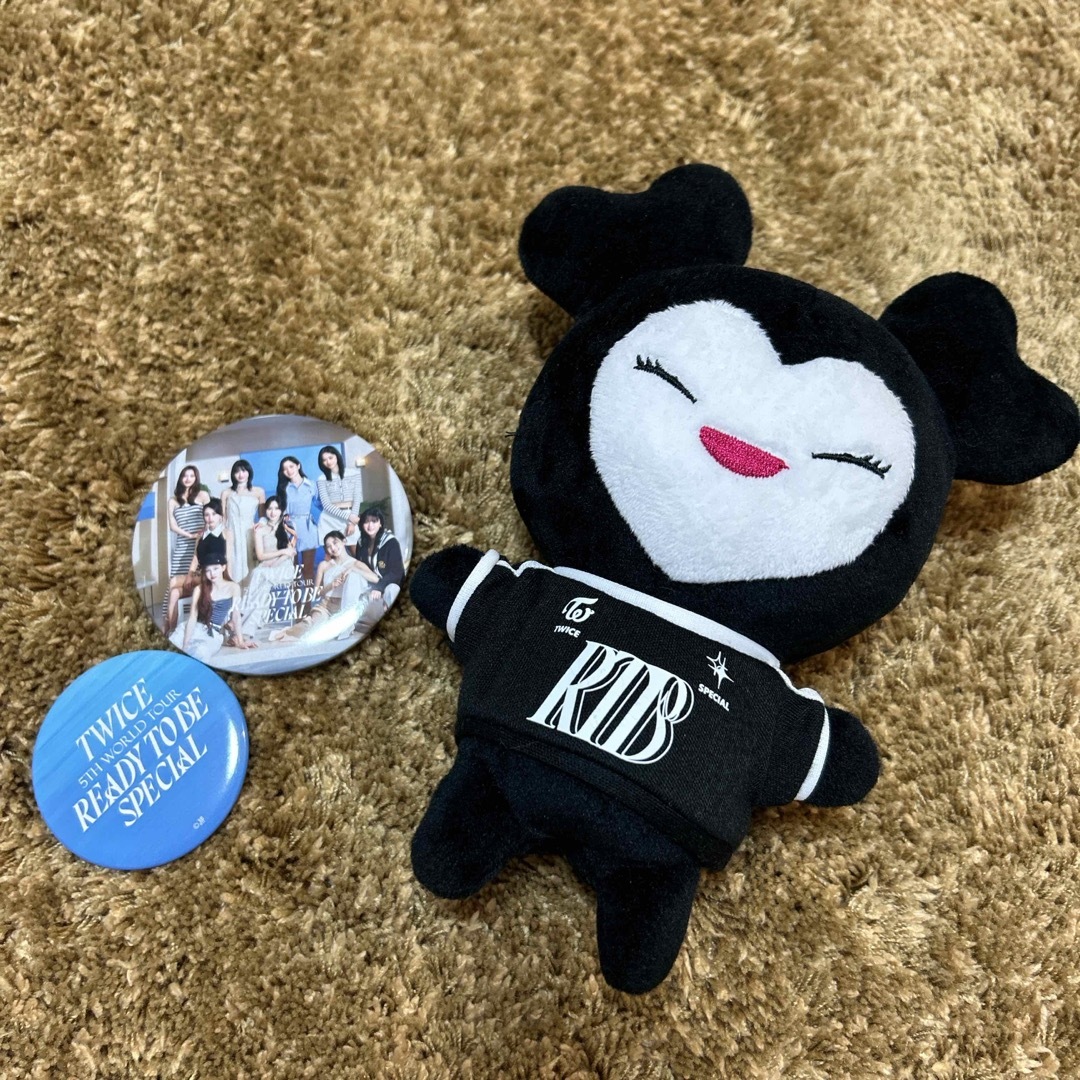 twice アプグレ特典 黒ラブリー・缶バッジの通販 by みゆ's shop｜ラクマ