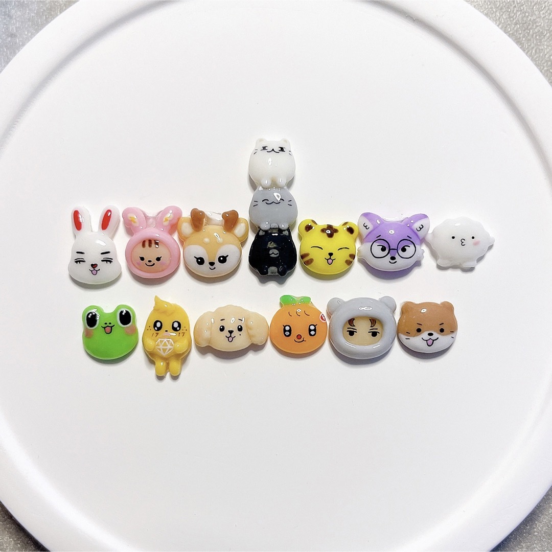 MINITEENオーダーページ】seventeen セブチ ネイルパーツの通販 by