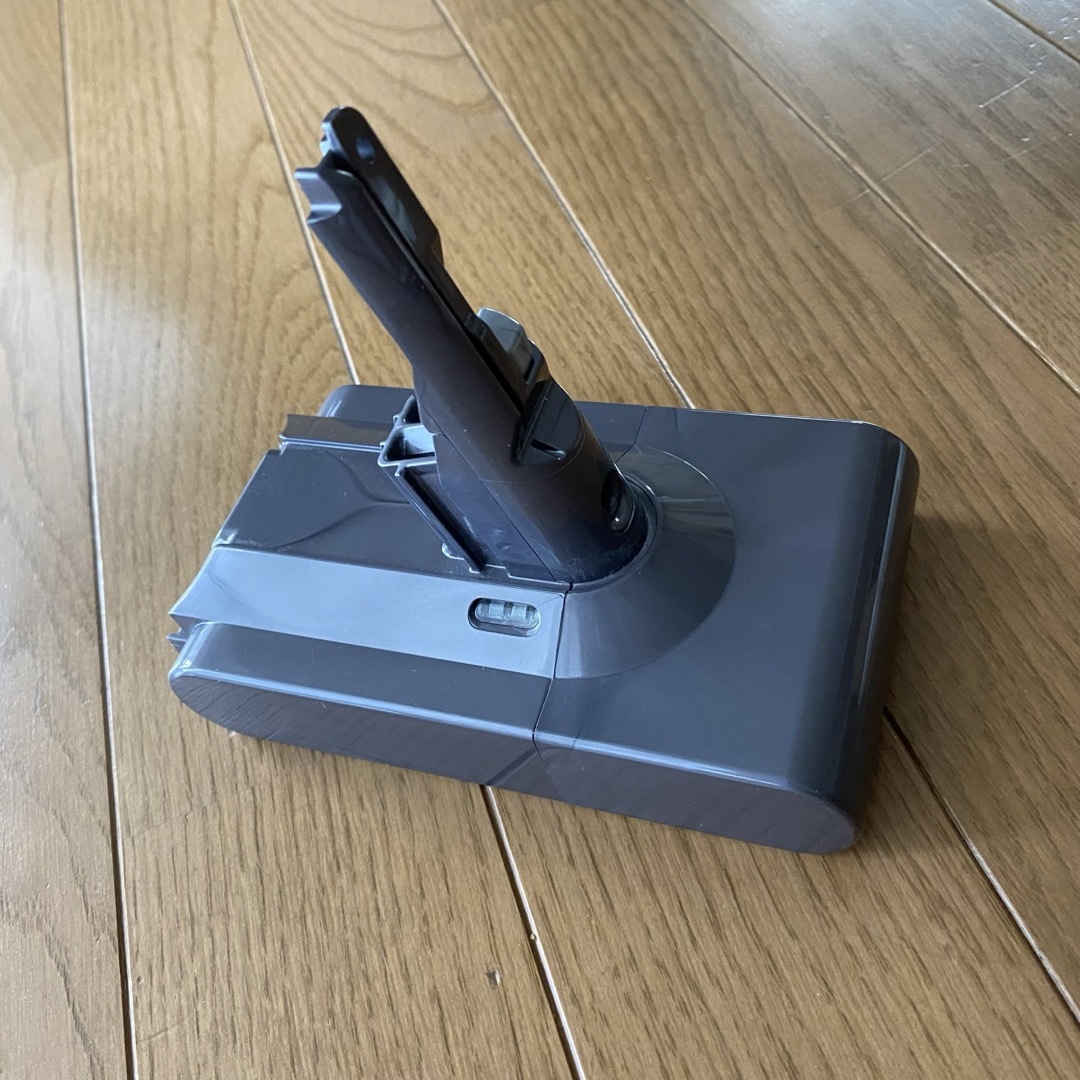 Dyson - ダイソン 掃除機 バッテリーv8 ジャンク品の通販 by まきつん