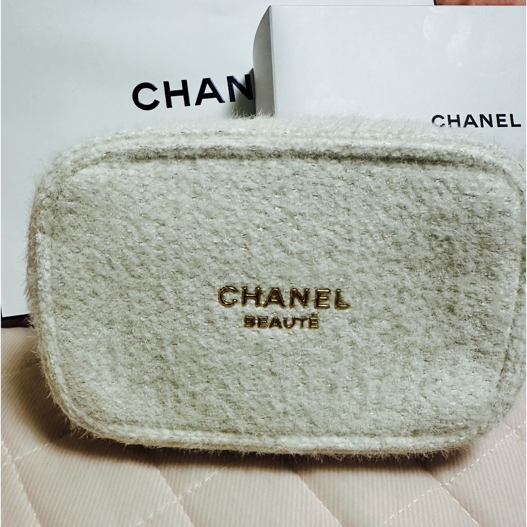 CHANEL - CHANEL クリスマスコフレ2024 スノーフレークポーチ ポーチ