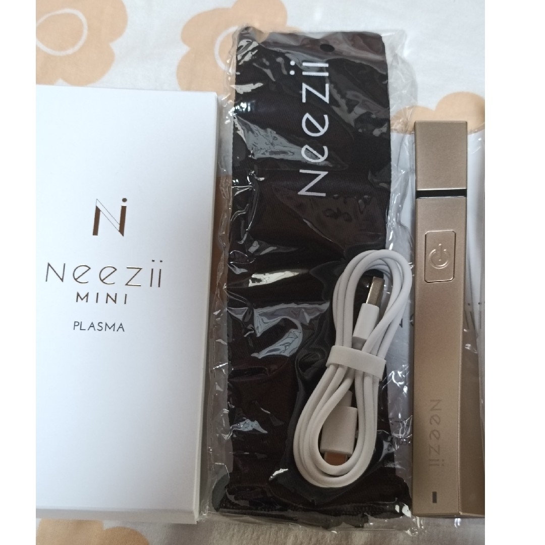 Neeziiの美顔器！！お買い得！の通販 by うさうさ｜ラクマ