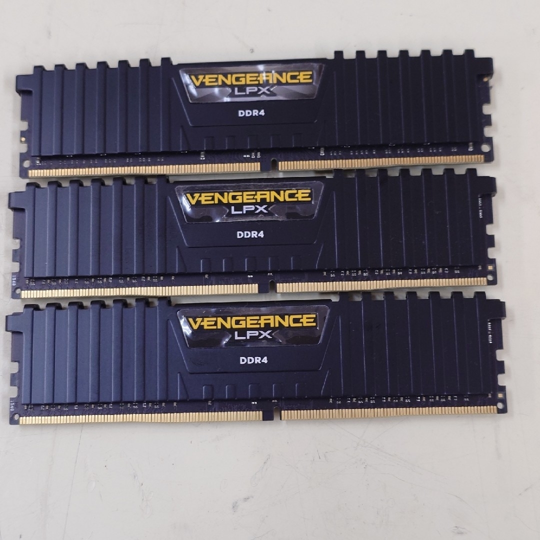 DDR4メモリ 3枚セット 16/8/8 ジャンクの通販 by ハボキ's shop｜ラクマ