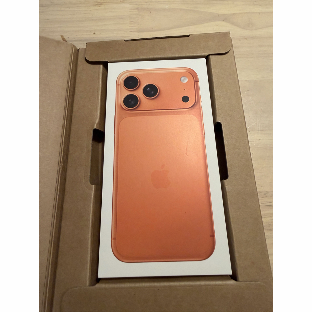 iPhone 17 Pro Max 256GB MFY94J/A の通販 by 雫｜ラクマ