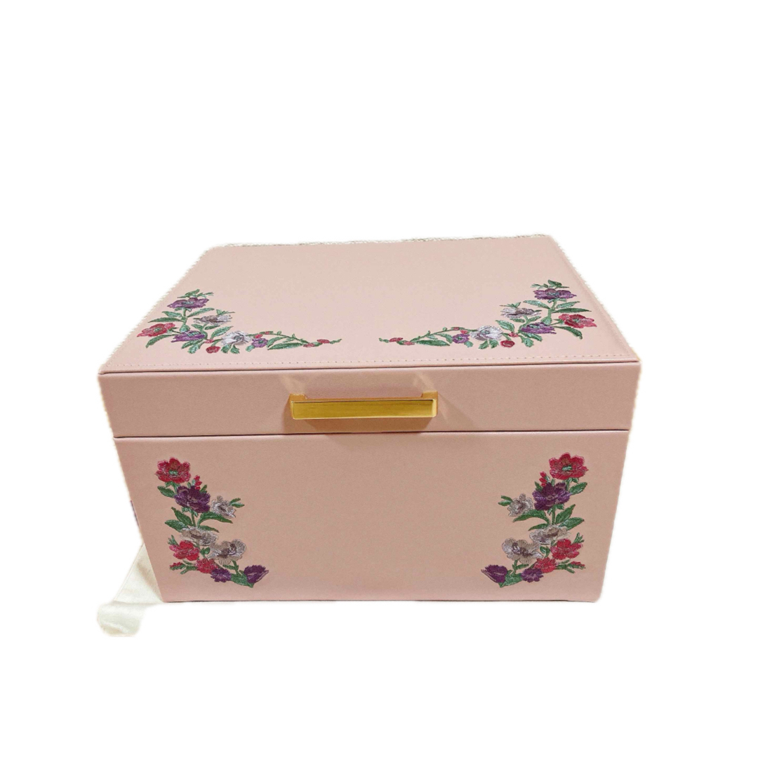 Francfranc - フランフラン ジュエリーボックス 刺繍 Lサイズの通販 by