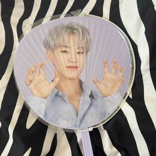 3ページ目 - ライブグッズ「SEVENTEEN」うちわ4,000点以上 ｜ラクマ