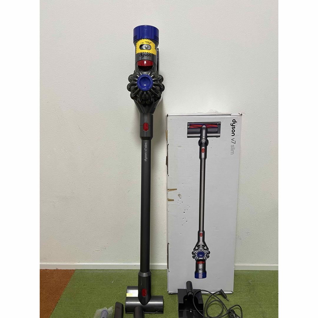 Dyson - 美品 動作確認済み Dyson V7 slim コードレス掃除機の通販 by