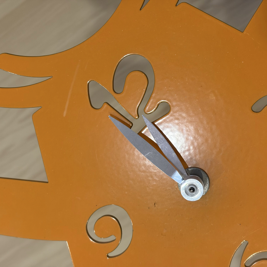 アルティ エ メスティエリ オレンジ色 掛時計 子供部屋にの通販 by