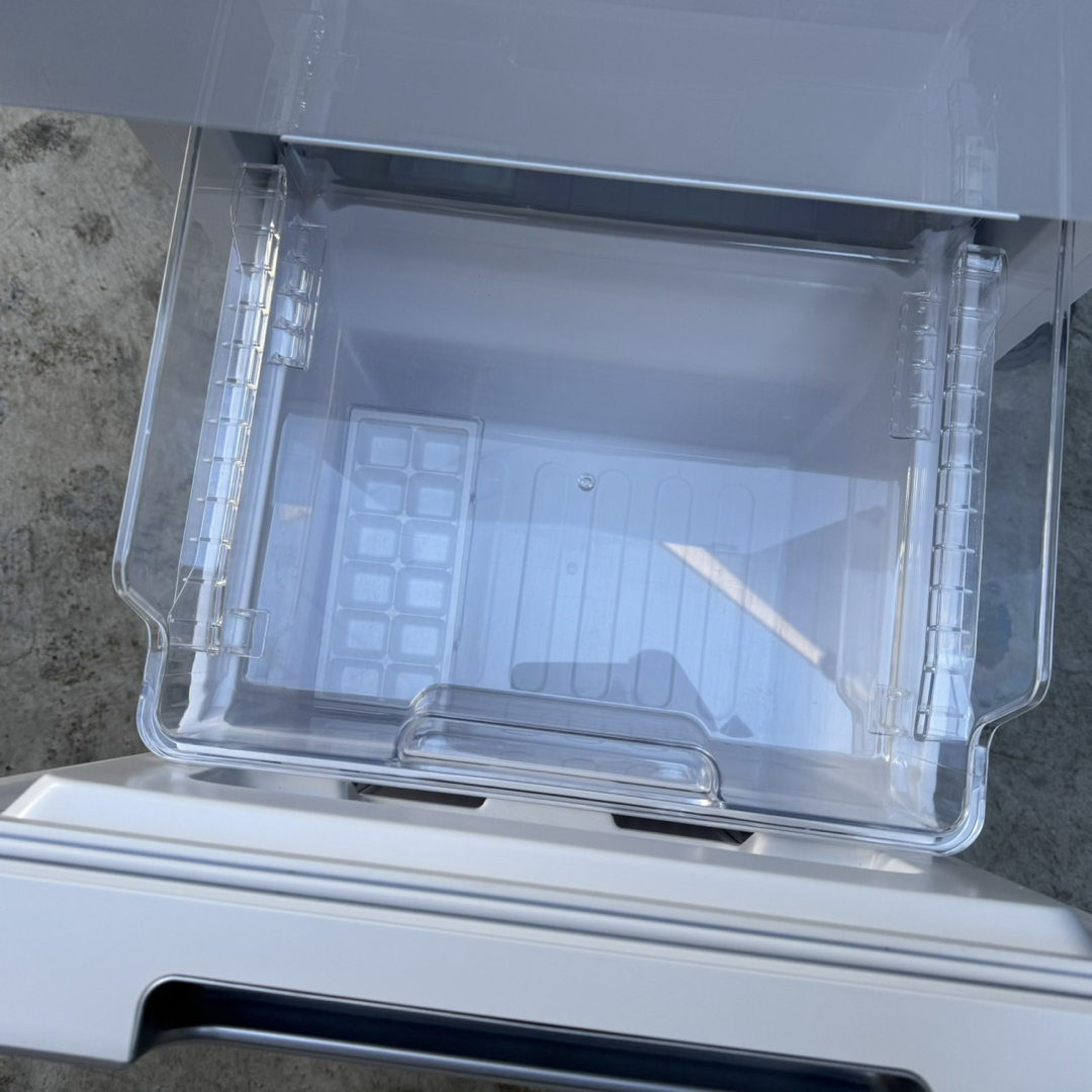 SHARP - 124⭐️2022年製美品☆シャープ冷蔵庫ホワイトガラス扉 右、左