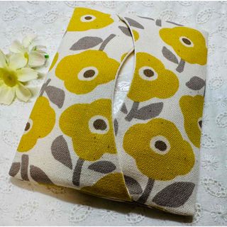 ペットボトルカバーミニ 北欧風花柄/ホワイト＆ブラック✿ handmadeの