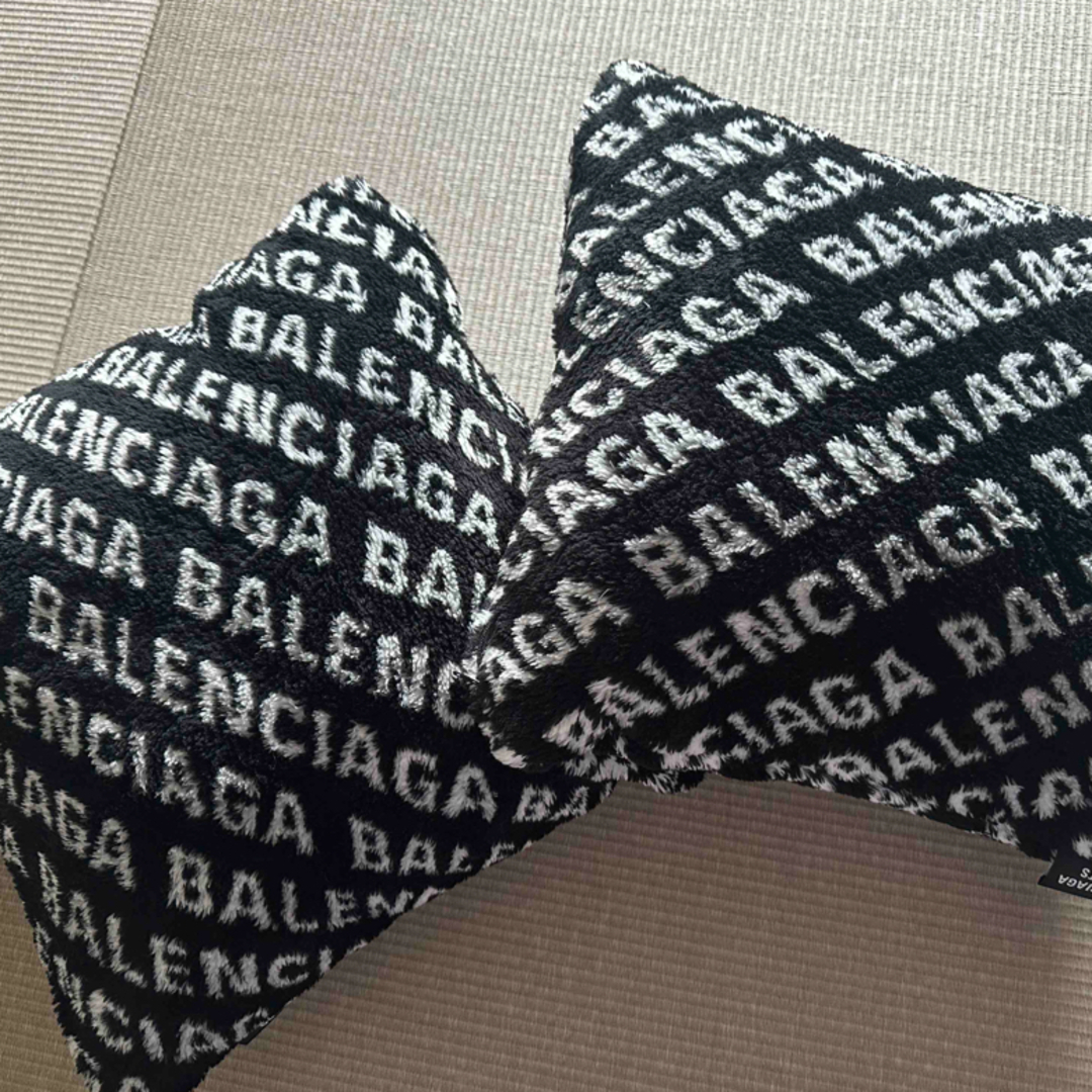 BALENCIAGA - バレンシアガ クッション2個セットの通販 by matakunshop