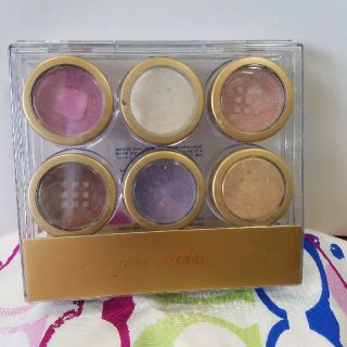jane iredale（ゴールド/金色系）のフリマアイテム一覧