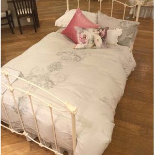 LAURA ASHLEY（ベッド/マットレス）のフリマアイテム一覧