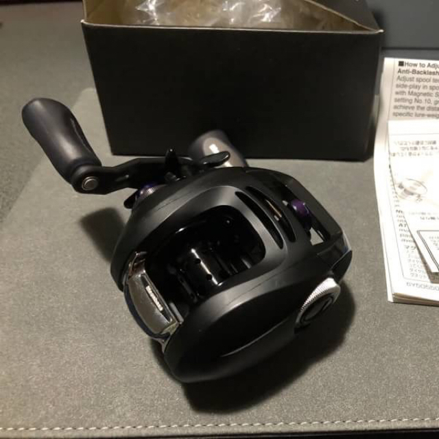 Megabass - メガバス リール IS71 ハイパーラリアット 極美品の通販 by