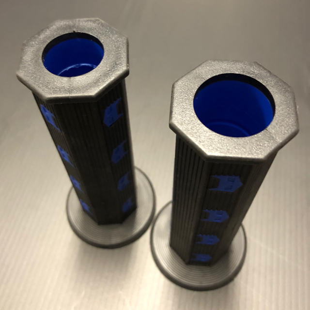 汎用 八角グリップ ネコ柄 ブラック/ブルー 貫通式 新品 ニャンコ