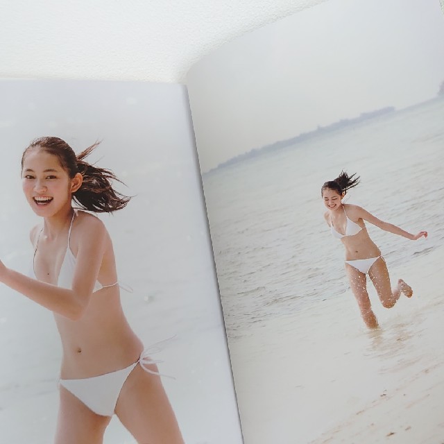 吉本実憂写真集の通販 by TRANSONIC TWO.7's shop｜ラクマ