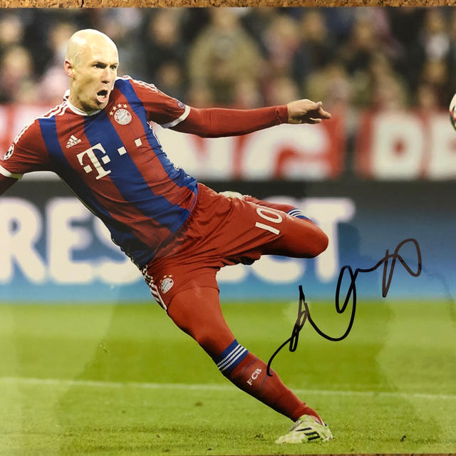 最終価格！衝撃の現役復帰ロッベン バイエルン時代直筆サイン入り