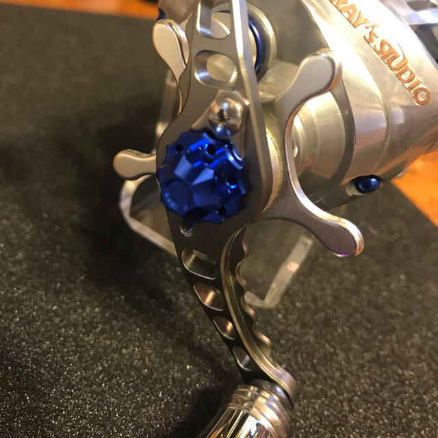 新入荷✴︎高品質✴︎アブ.ダイワ L or R M8ロックナット✴︎の通販 by